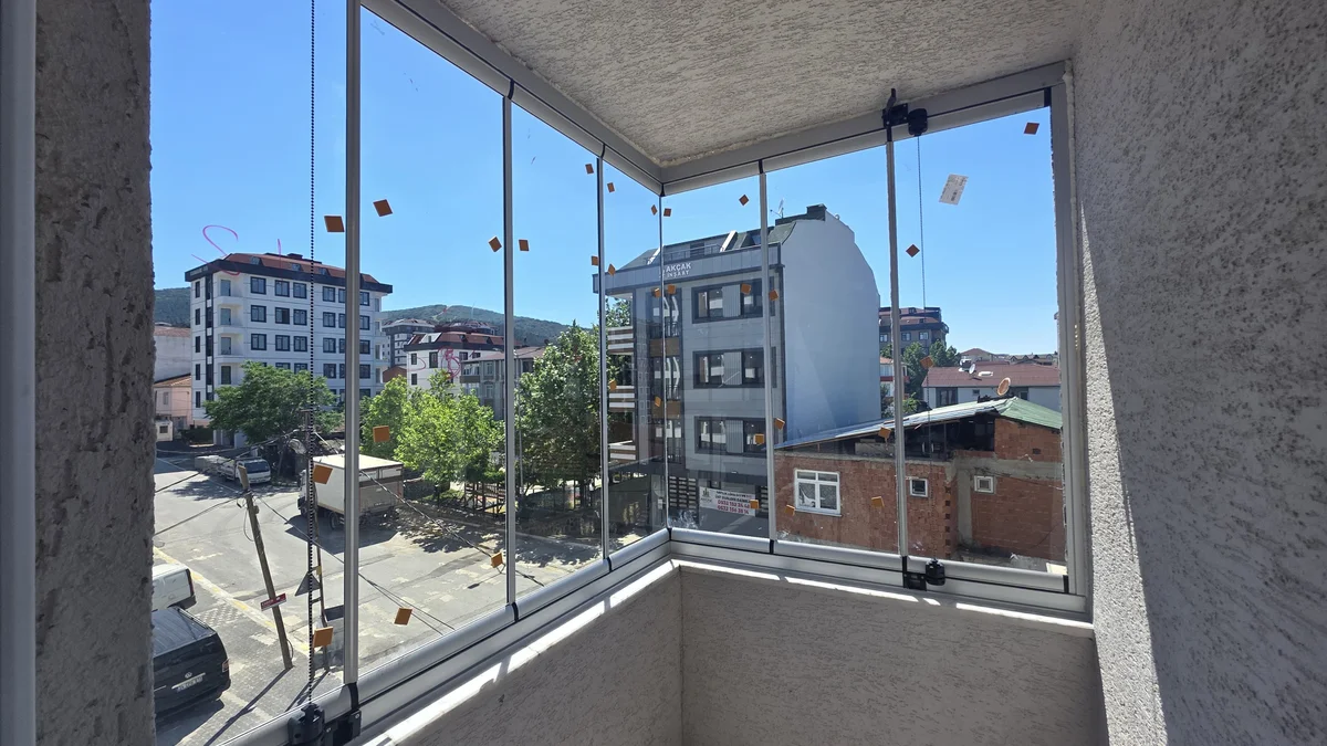 Katlanır Balkon Camı